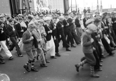 Catholic youth demonstration - Coster, Gordon, 1920-1985