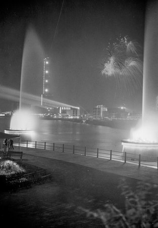 Chicago fair at night - Coster, Gordon, 1920-1985