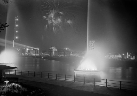 Fireworks - Coster, Gordon, 1920-1985