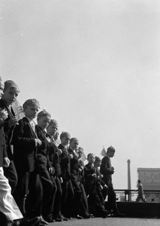 Catholic youth demonstration - Coster, Gordon, 1920-1985