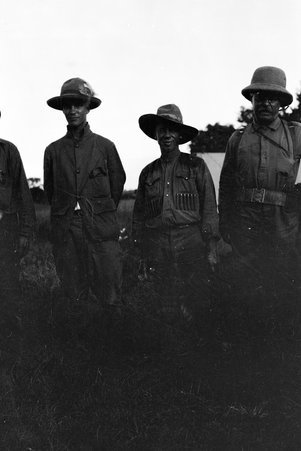 People in Africa - McCutcheon, John T. (John Tinney), 1870-1949