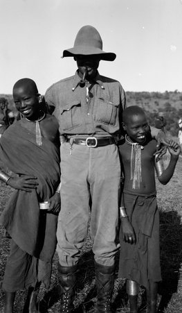 People in Africa - McCutcheon, John T. (John Tinney), 1870-1949