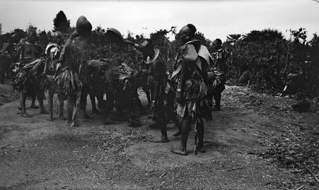 Natives in Africa - McCutcheon, John T. (John Tinney), 1870-1949