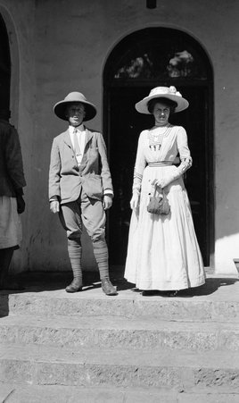 Going through India - McCutcheon, John T. (John Tinney), 1870-1949