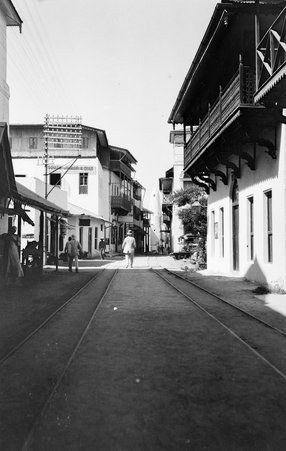 Going through India - McCutcheon, John T. (John Tinney), 1870-1949