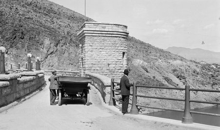 Nde (Apache) hunt, Grand Canyon - McCutcheon, John T. (John Tinney), 1870-1949