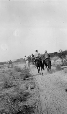 Nde (Apache) hunt, Grand Canyon - McCutcheon, John T. (John Tinney), 1870-1949