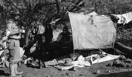 Nde (Apache) hunt, Grand Canyon - McCutcheon, John T. (John Tinney), 1870-1949