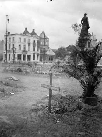 Cross marking a grave, World War 1 - McCutcheon, John T. (John Tinney), 1870-1949
