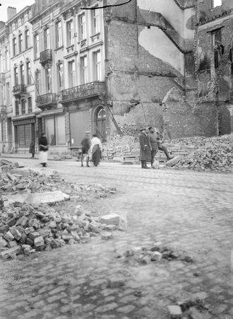 Rue de la Station in Louvain, Belgium, World War 1 - McCutcheon, John T. (John Tinney), 1870-1949