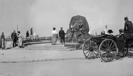 Paris - McCutcheon, John T. (John Tinney), 1870-1949