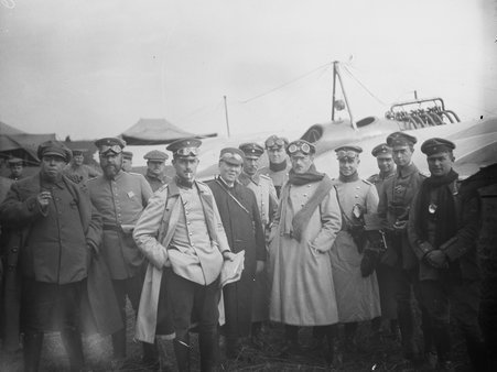 German aviators in Laon, France, World War 1 - McCutcheon, John T. (John Tinney), 1870-1949