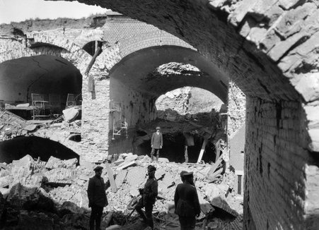 Destruction of Fort des Sarts in Maubeuge, France, World War 1 - McCutcheon, John T. (John Tinney), 1870-1949