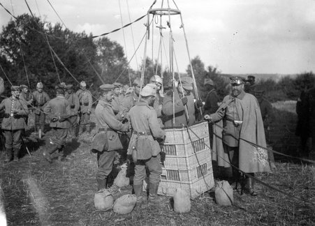 Germany army observation balloon, World War 1 - McCutcheon, John T. (John Tinney), 1870-1949