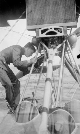 Hammond Wrigley flight - McCutcheon, John T. (John Tinney), 1870-1949