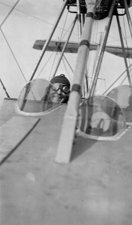 Hammond Wrigley flight - McCutcheon, John T. (John Tinney), 1870-1949