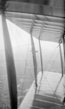 Hammond Wrigley flight - McCutcheon, John T. (John Tinney), 1870-1949