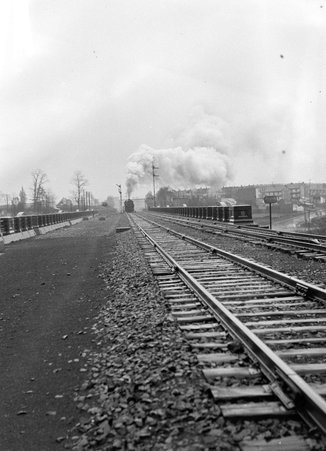 Railroad views - Coster, Gordon, 1920-1985