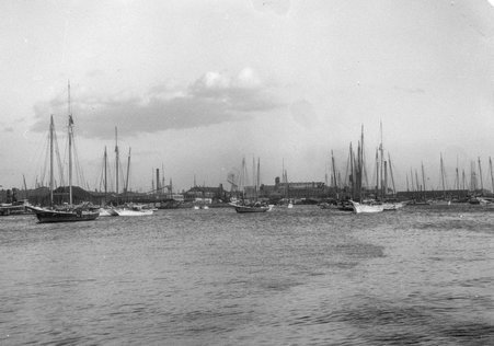 Boats - Coster, Gordon, 1920-1985