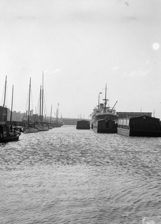 Baltimore Boats at Dock - Coster, Gordon, 1920-1985