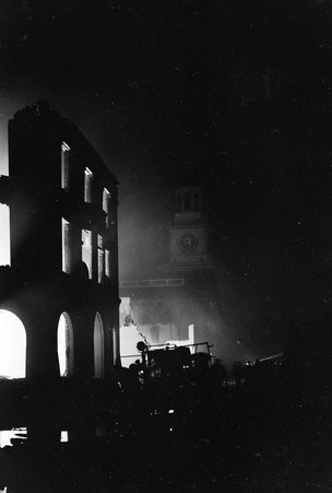Stockyard fire - Coster, Gordon, 1920-1985