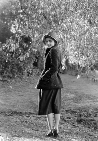 Woman in park - Coster, Gordon, 1920-1985