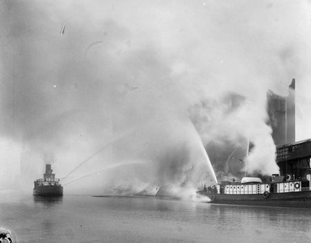 Fire at Goose Island - Coster, Gordon, 1920-1985