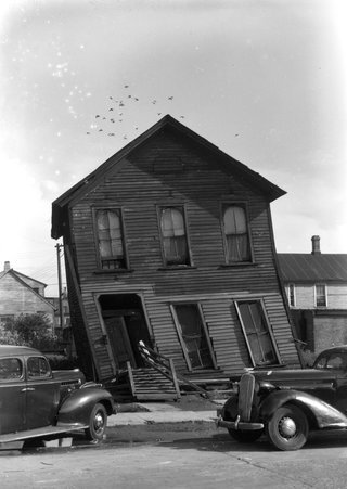 House falling down - Coster, Gordon, 1920-1985