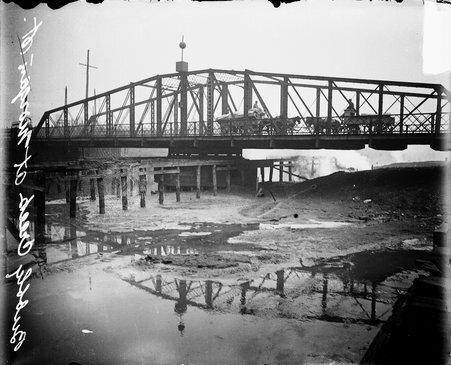 Bubbly Creek - Chicago Daily News, Inc.