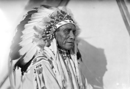 Blackfeet man - Coster, Gordon, 1920-1985