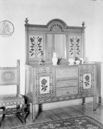 Inlay cabinet - Hedrich-Blessing