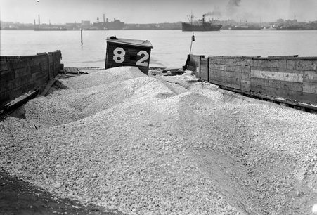 Collapsed barge - Coster, Gordon, 1920-1985