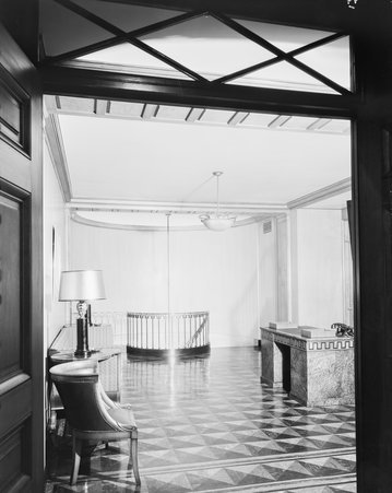 Interiors of Lowitz's offices and Mrs Peter's apartment - Hedrich-Blessing