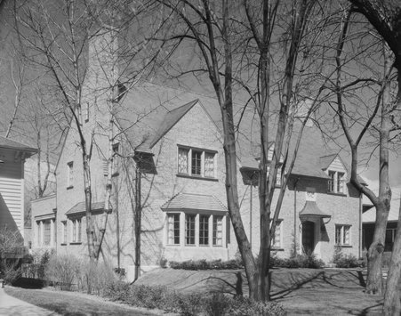 House exterior, perhaps of Milliman Morphette - Hedrich-Blessing
