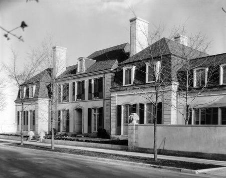 House exterior, perhaps of Milliman Morphette - Hedrich-Blessing
