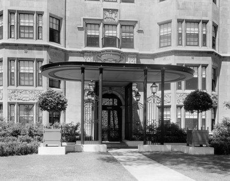 Apartment building - Hedrich-Blessing