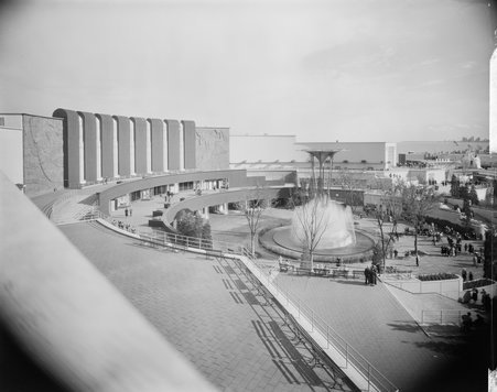 Overview of Electrical Building court, Century of Progress International Exposition - Hedrich-Blessing