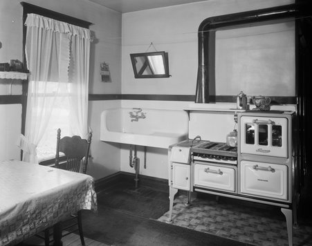 Kitchen in Beverly Hills - Hedrich-Blessing