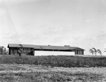 Armstrong residence exterior - Hedrich-Blessing