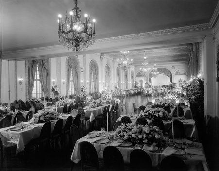 Shoreland Hotel dining room - Hedrich-Blessing
