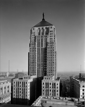 Chicago Board of Trade building exterior top half - Hedrich-Blessing