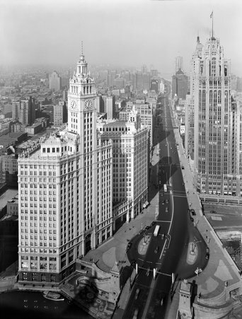 Michigan Avenue aerial view - Hedrich-Blessing