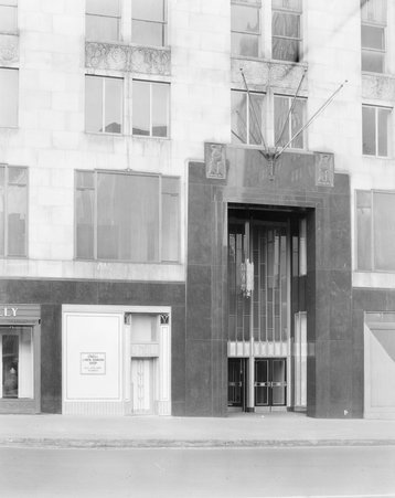 Michigan Square Building exterior entrance - Hedrich-Blessing