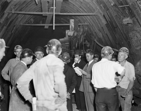 CBS Radio in tunnel - Metropolitan Sanitary District of Greater Chicago