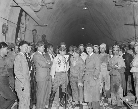 CBS Radio in tunnel - Metropolitan Sanitary District of Greater Chicago