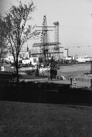 Admiral Byrd's ship and Sky Ride tower at Century of Progress - Cook, O. L.