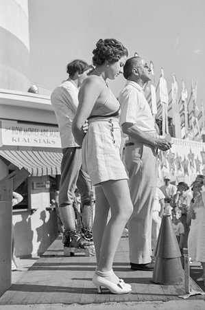 Barker outside the Mexican Village and Hollywood exhibit Century of Progress - Cook, O. L.
