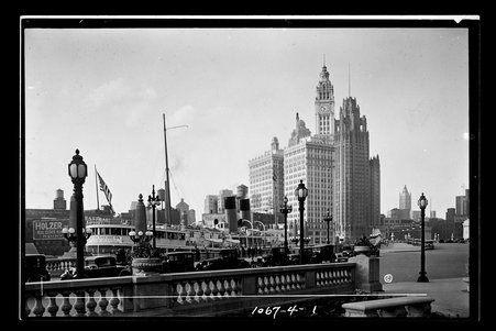 Chicago River, boats & buildings mingle along Wacker Drive, Chicago, Illinois - Childs, Charles R., 1875-1960