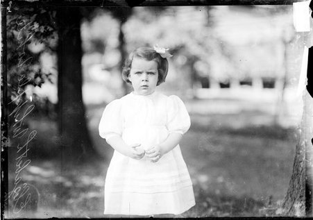 Elizabeth Whipple White, a girl - Chicago Daily News, Inc.