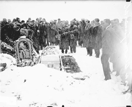 Clara Olson murder case with crowd standing around the casket of Clara Olson at her burial in a cemetery in Prairie Du Chien, Wisconsin - Chicago Daily News, Inc.